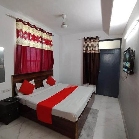 New Signature Village New Delhi Buitenkant foto