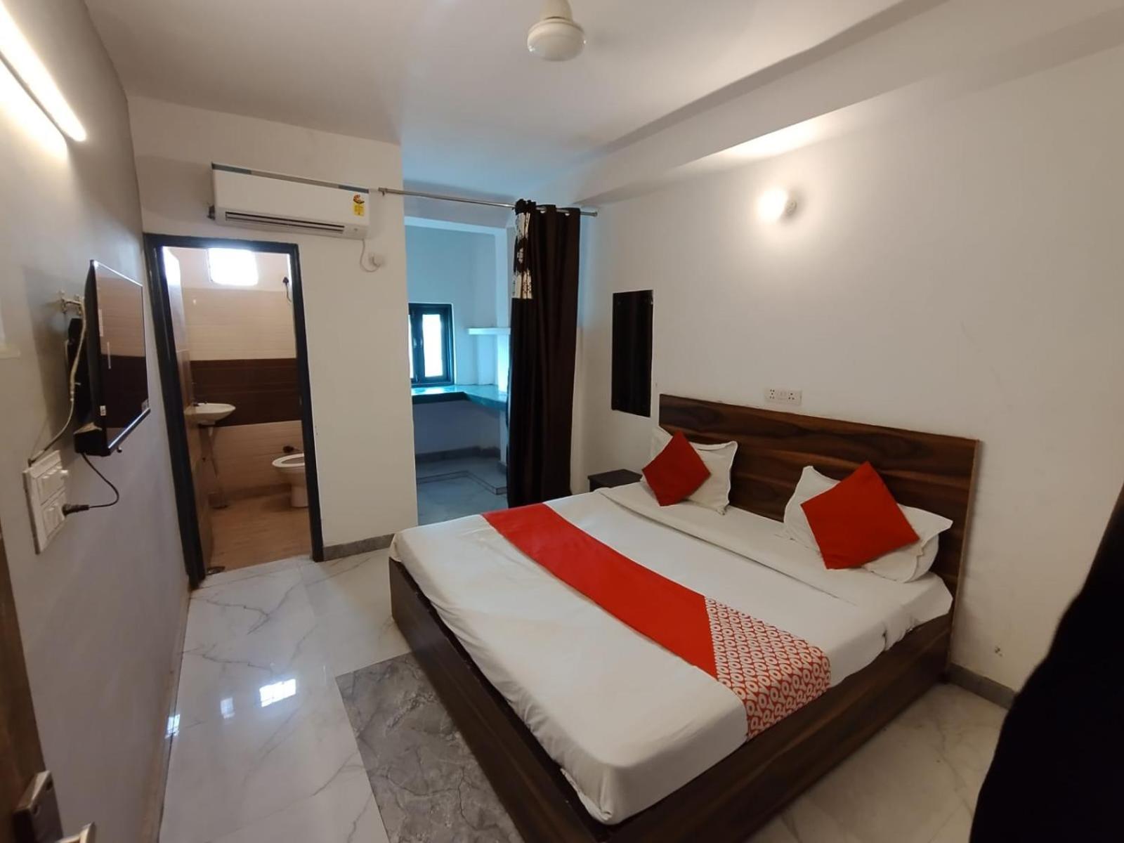 New Signature Village New Delhi Buitenkant foto