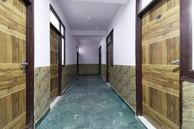 New Signature Village New Delhi Buitenkant foto