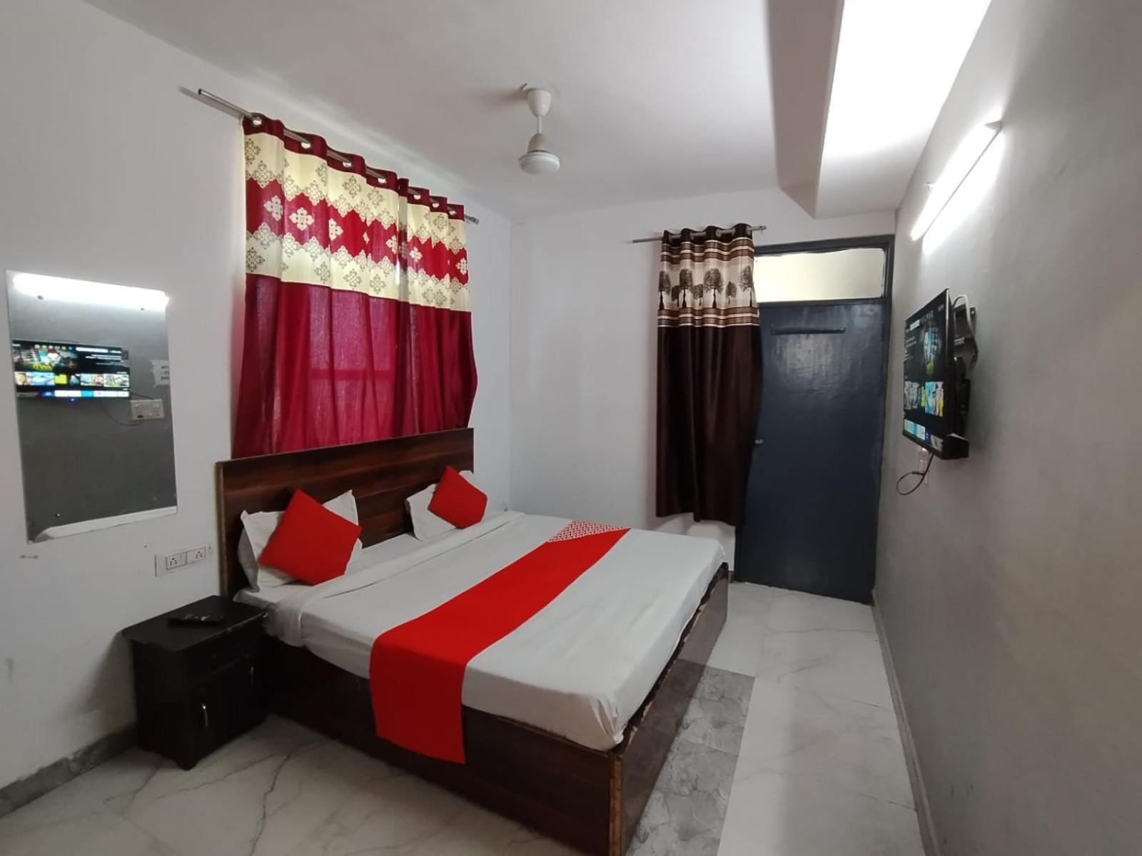 New Signature Village New Delhi Buitenkant foto